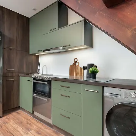 Functional & Modern In The Center By Renters
