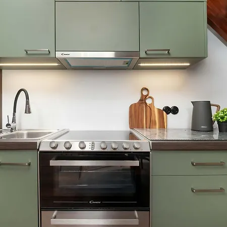 Functional & Modern In The Center By Renters